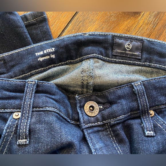 Woman’s AG jeans. Cigarette straight size 28R..like new - Picture 3 of 6